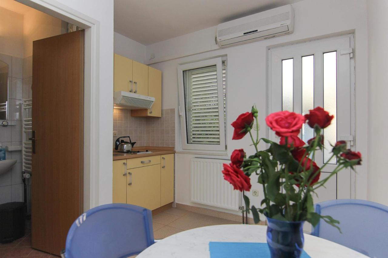 פודאצה Apartments Villa Alex מראה חיצוני תמונה