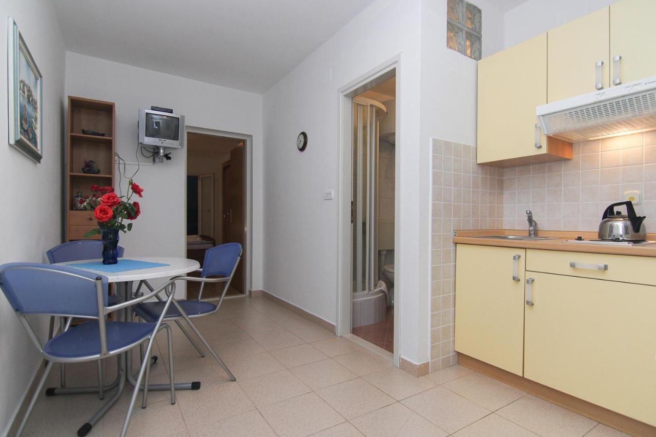 פודאצה Apartments Villa Alex מראה חיצוני תמונה