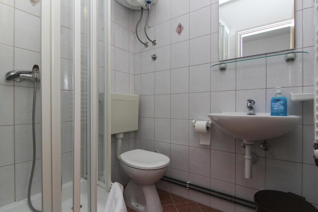 פודאצה Apartments Villa Alex מראה חיצוני תמונה
