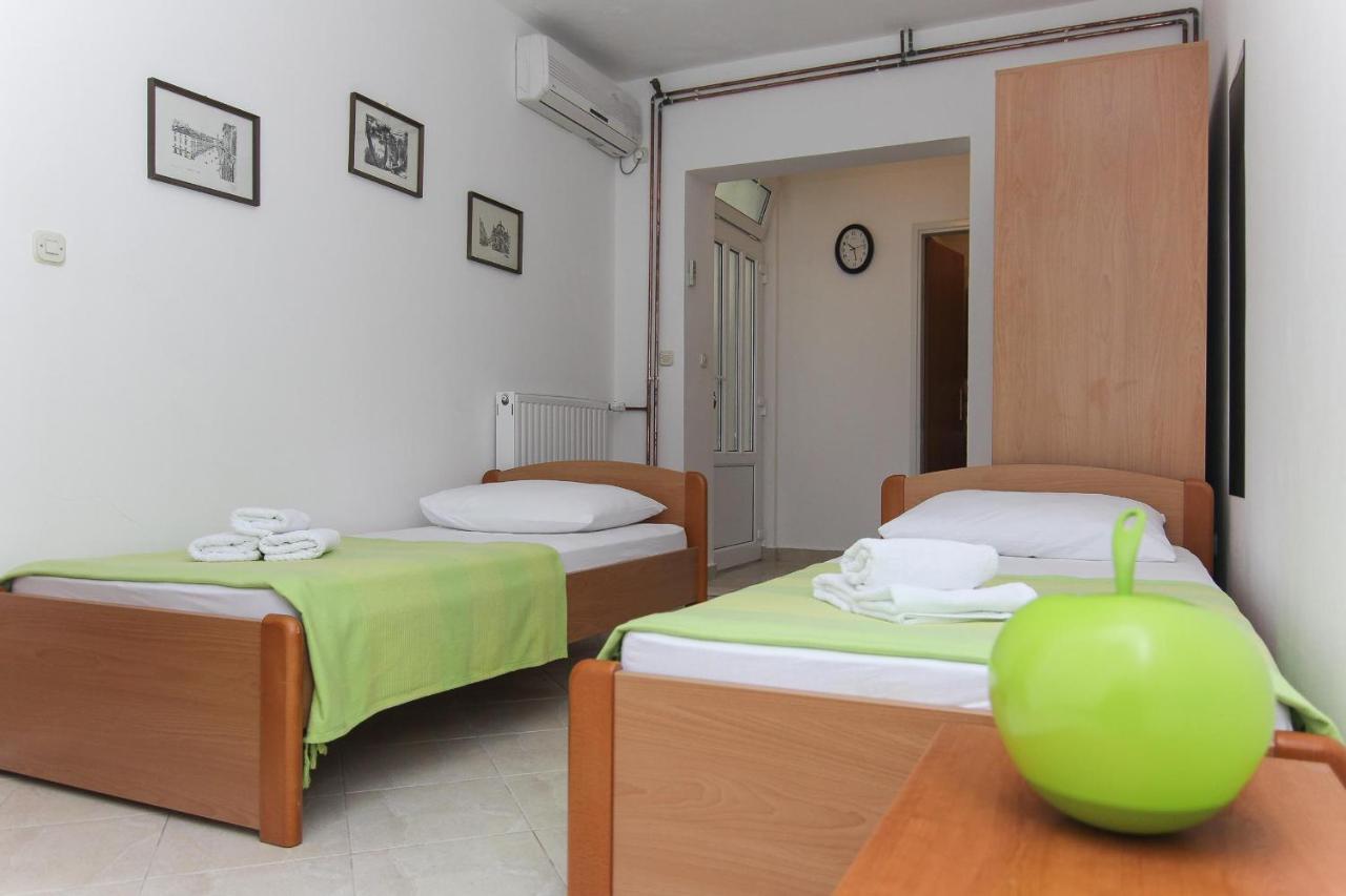 פודאצה Apartments Villa Alex מראה חיצוני תמונה