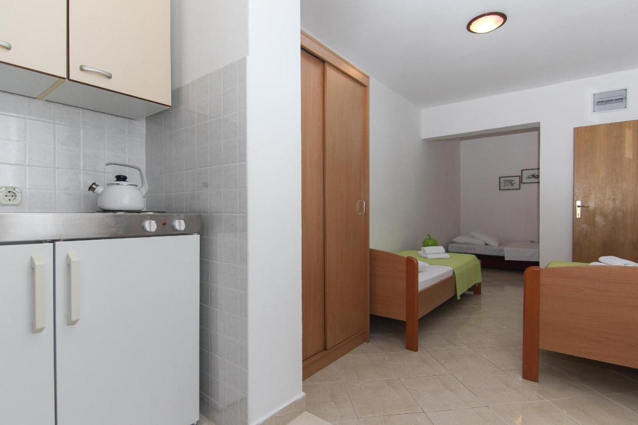 פודאצה Apartments Villa Alex מראה חיצוני תמונה