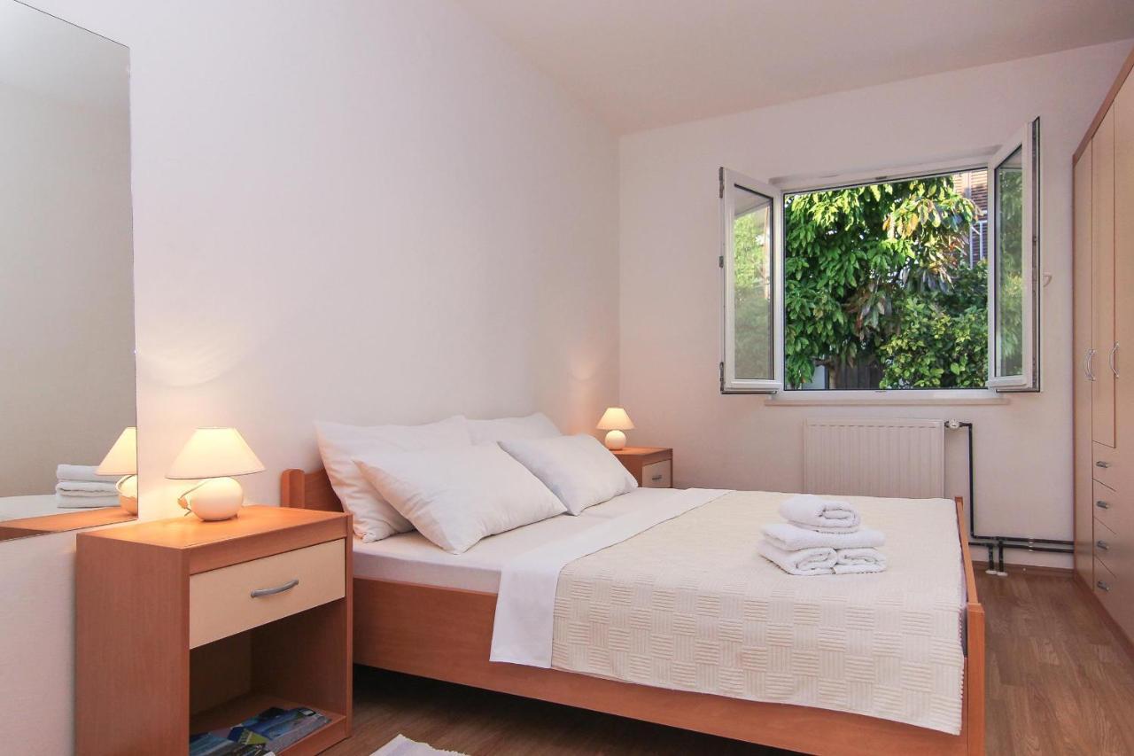 פודאצה Apartments Villa Alex מראה חיצוני תמונה