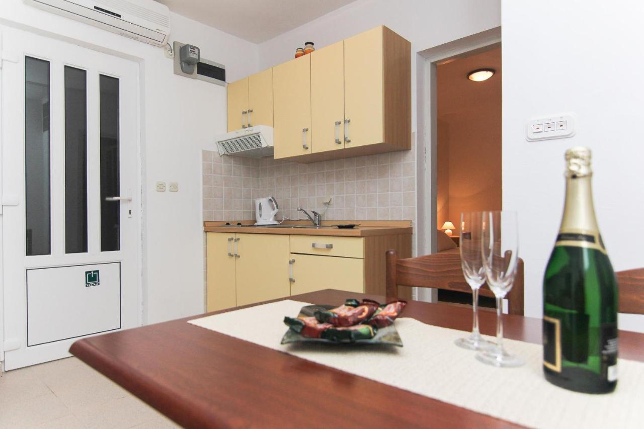 פודאצה Apartments Villa Alex מראה חיצוני תמונה
