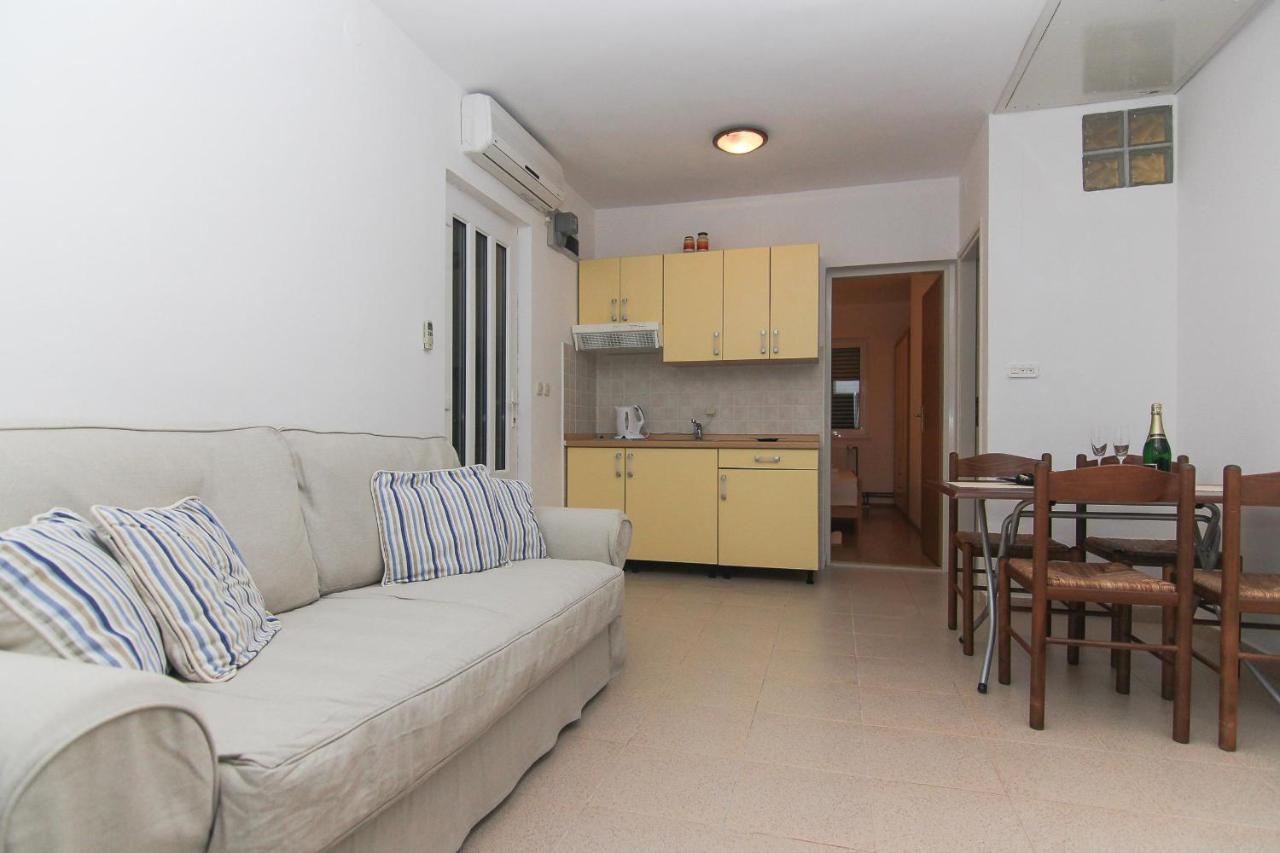 פודאצה Apartments Villa Alex מראה חיצוני תמונה