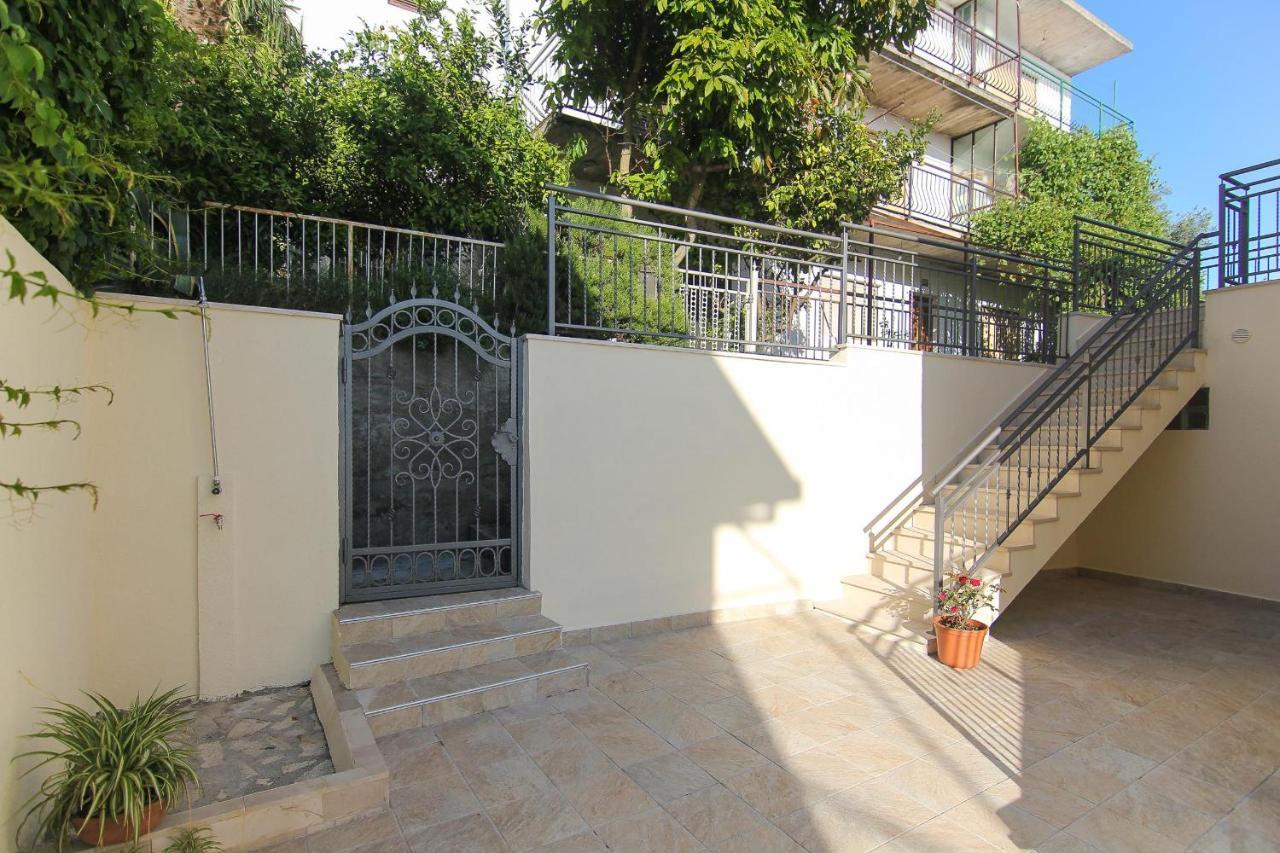 פודאצה Apartments Villa Alex מראה חיצוני תמונה
