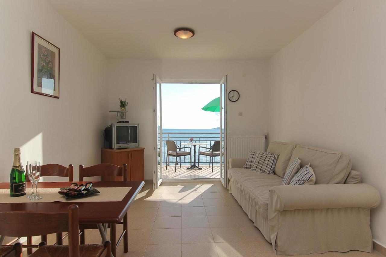 פודאצה Apartments Villa Alex מראה חיצוני תמונה